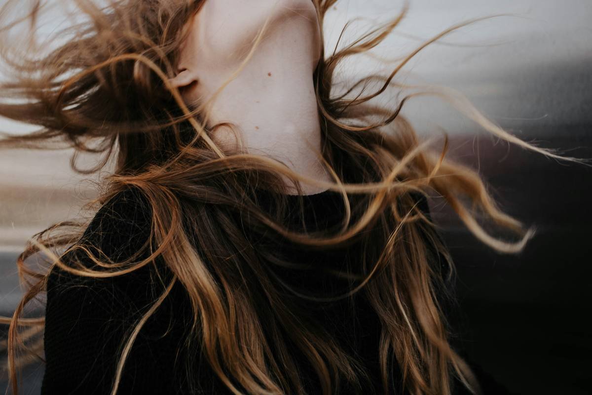 The Ultimate Guide to Hair Spray Styling: Hold, Shine, and No Crunch