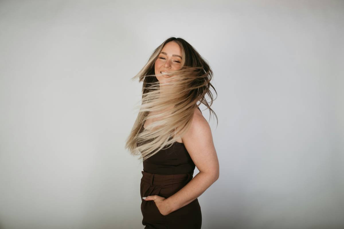 Lightweight Hair Spray: The Secret to Hold That Doesn’t Weigh You Down