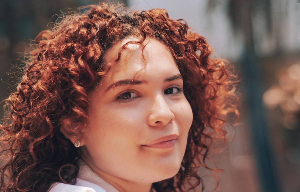 The Ultimate Guide to Choosing the Best Curl Defining Spray for Bouncy, Frizz-Free Curls