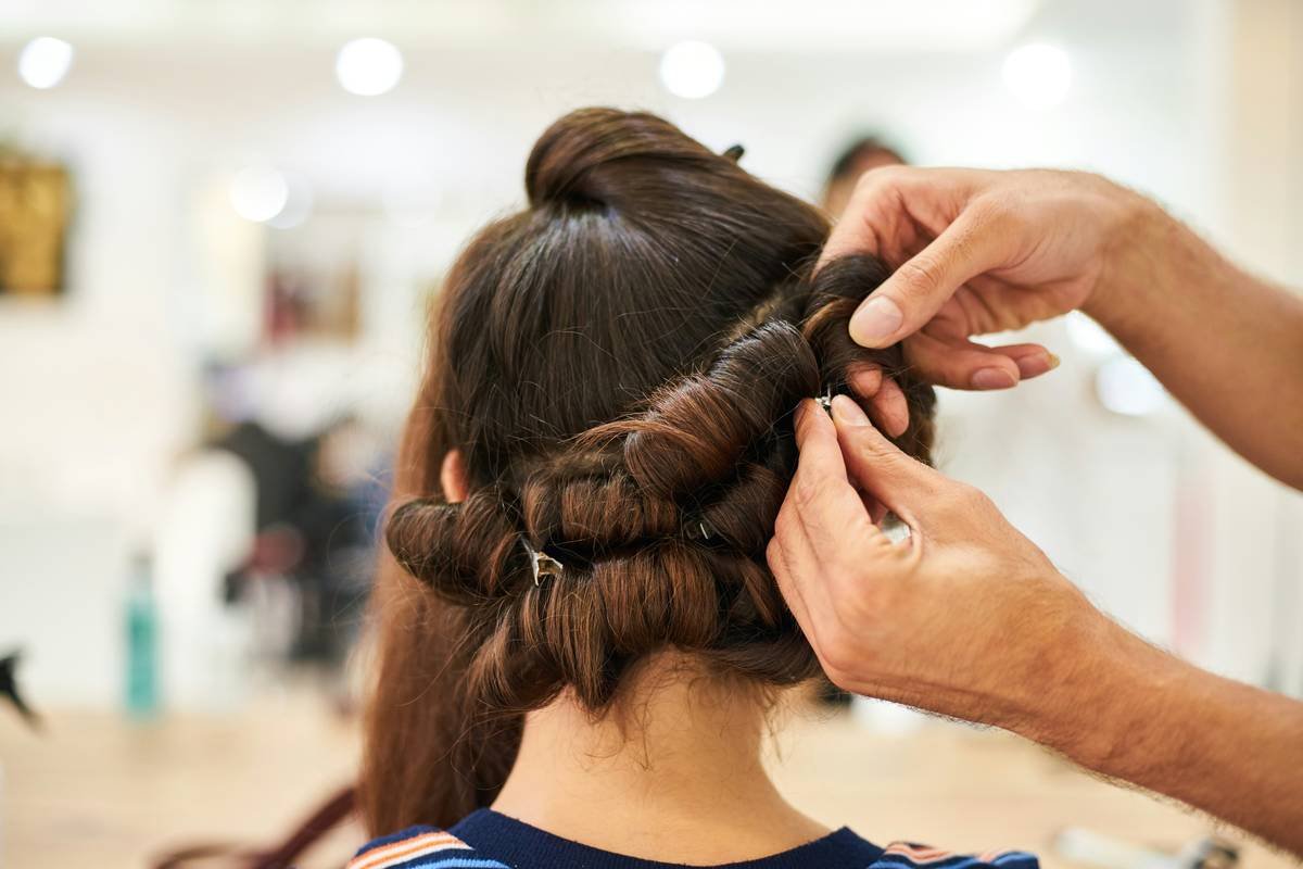 Maximum Hold Spray: The Ultimate Guide to Flawless, All-Day Hairstyles (Without the Crunch)